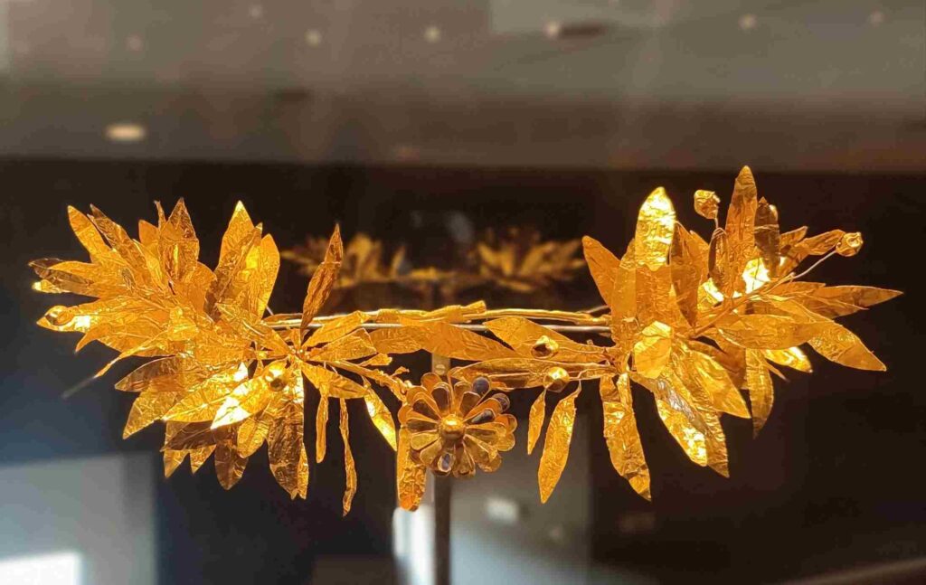 Museum_of_Pella_golden_Macedonian_wreath